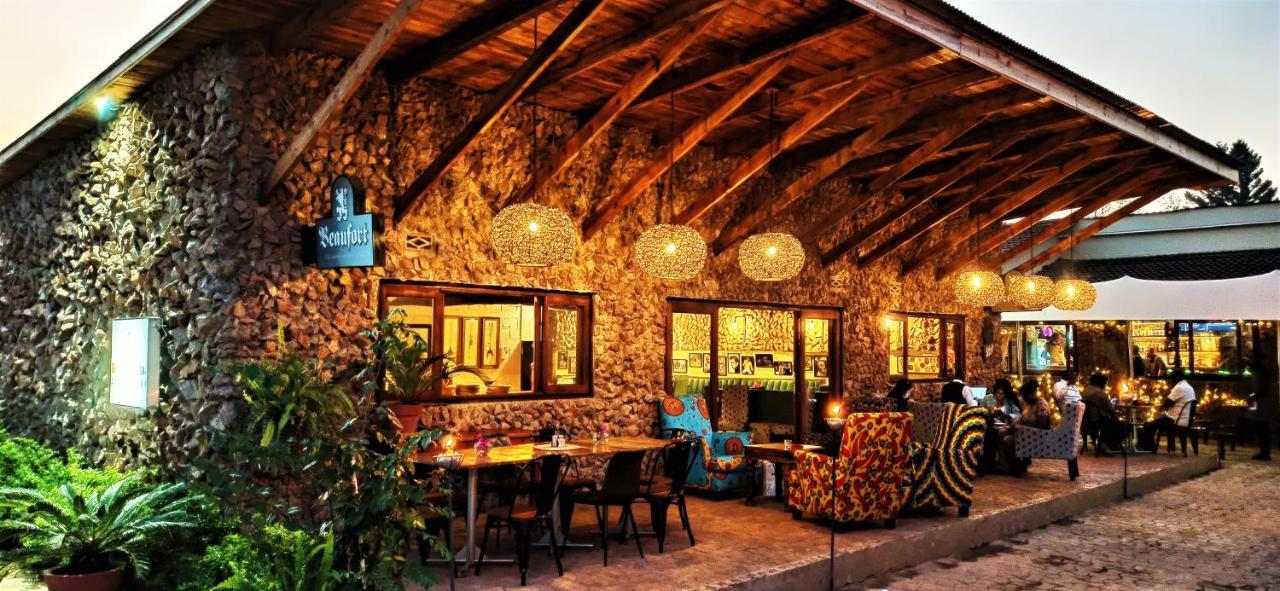 Bougainvilla Boutique Hotel & Restaurant ルブンバシ エクステリア 写真