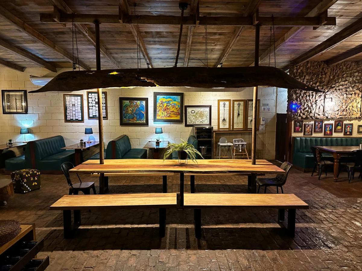 Bougainvilla Boutique Hotel & Restaurant ルブンバシ エクステリア 写真