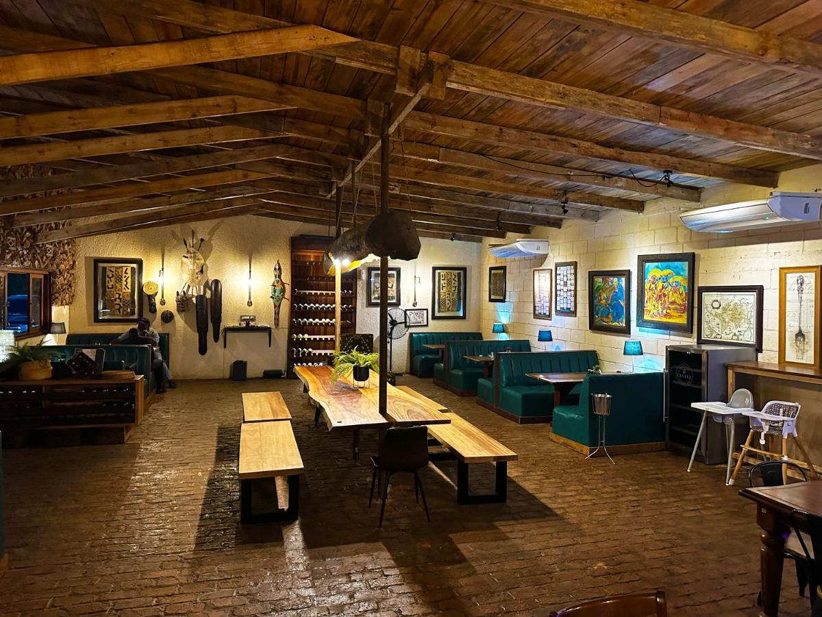 Bougainvilla Boutique Hotel & Restaurant ルブンバシ エクステリア 写真