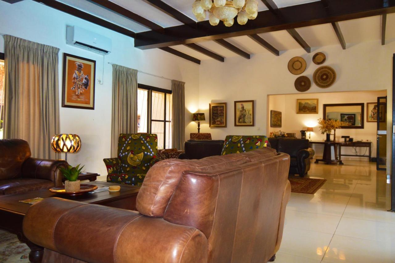 Bougainvilla Boutique Hotel & Restaurant ルブンバシ エクステリア 写真