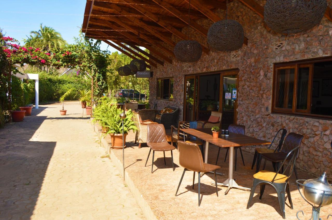 Bougainvilla Boutique Hotel & Restaurant ルブンバシ エクステリア 写真