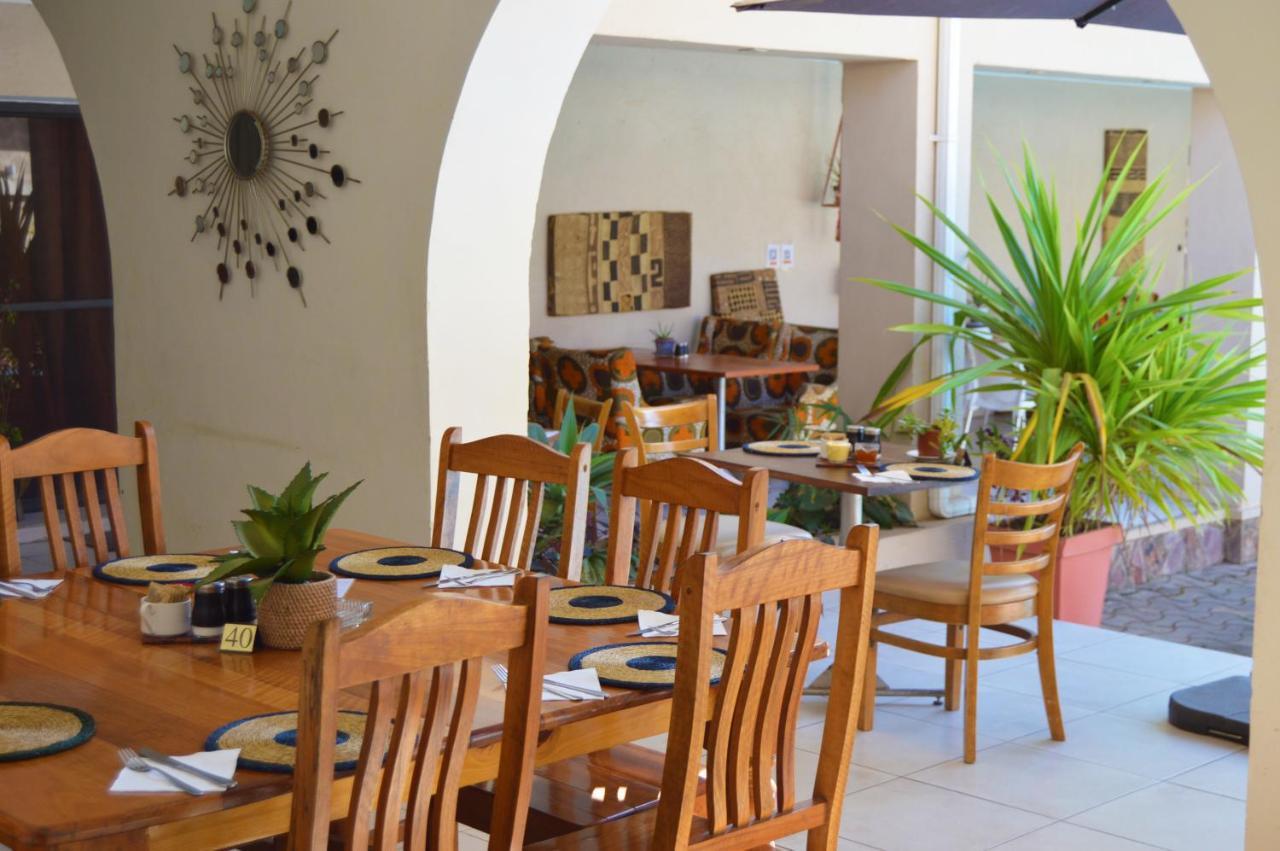 Bougainvilla Boutique Hotel & Restaurant ルブンバシ エクステリア 写真