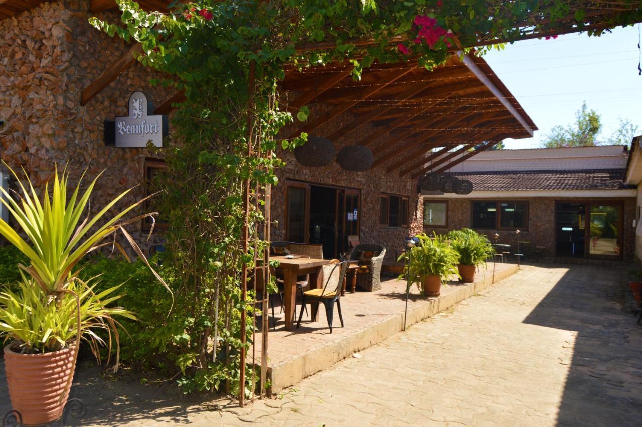 Bougainvilla Boutique Hotel & Restaurant ルブンバシ エクステリア 写真
