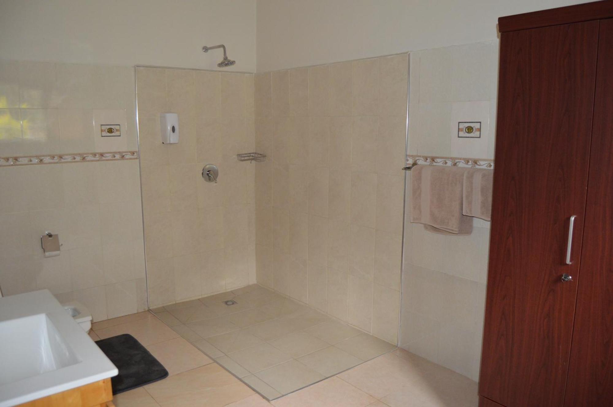 Bougainvilla Boutique Hotel & Restaurant ルブンバシ エクステリア 写真