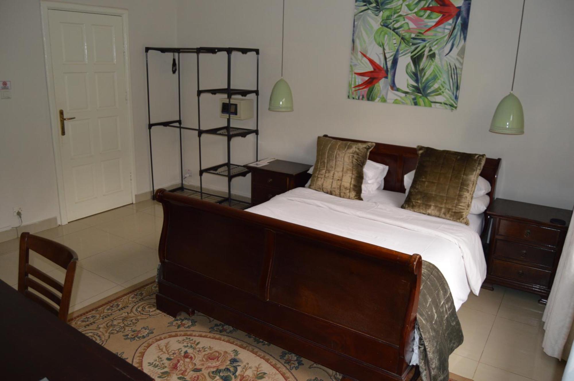 Bougainvilla Boutique Hotel & Restaurant ルブンバシ エクステリア 写真